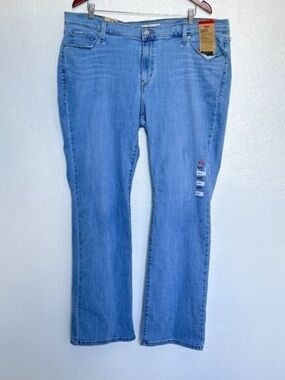 NWT Levi's Women Jeans Classic Bootcut Mid rise Straight Leg Light/Med Wash 22W